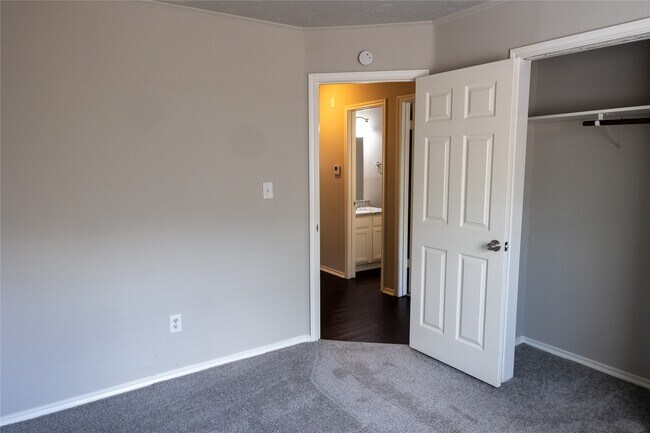 Photo - 12223 White River Dr