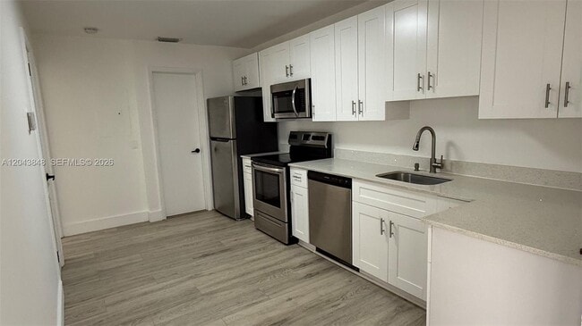 Building Photo - 411 SE 10th St Unit 3