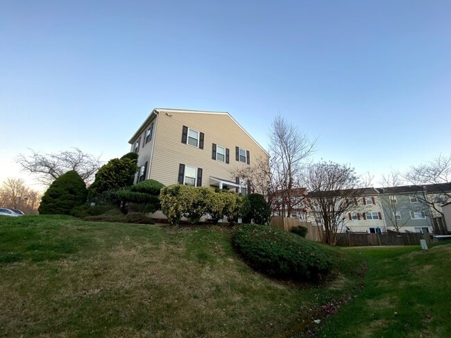 Photo - 348 Harry S Truman Dr