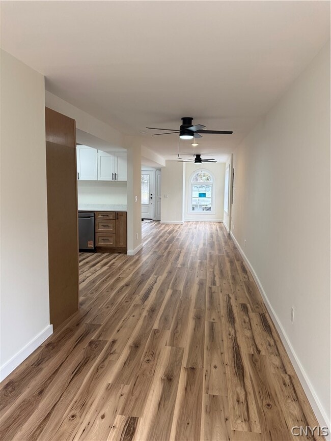 Photo - 6996 Lakeshore Rd