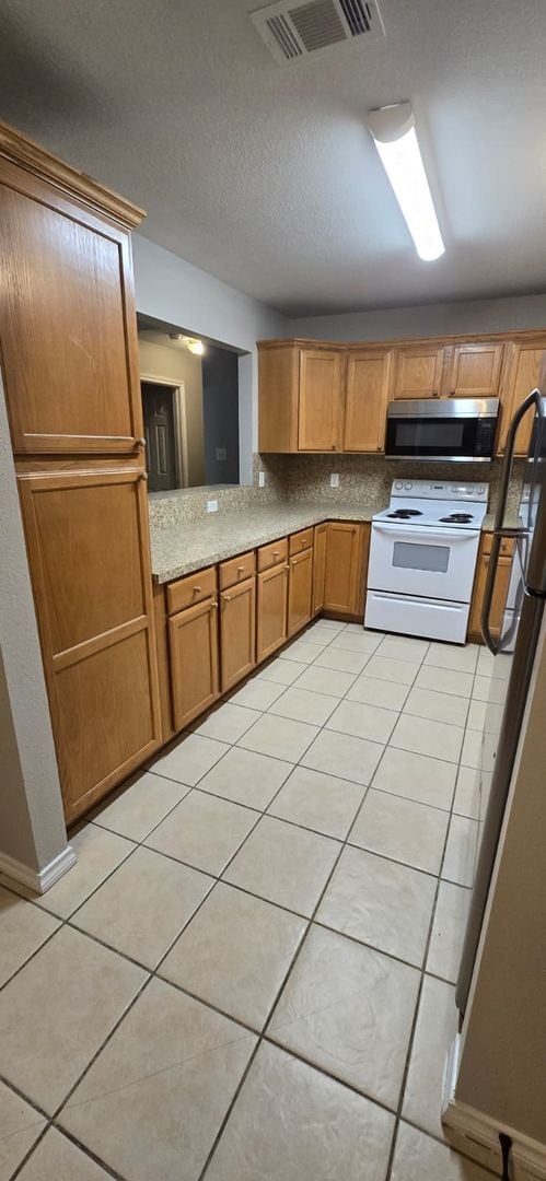 Photo - Spacious 3 bedroom / 3 bath duplex in convenient location