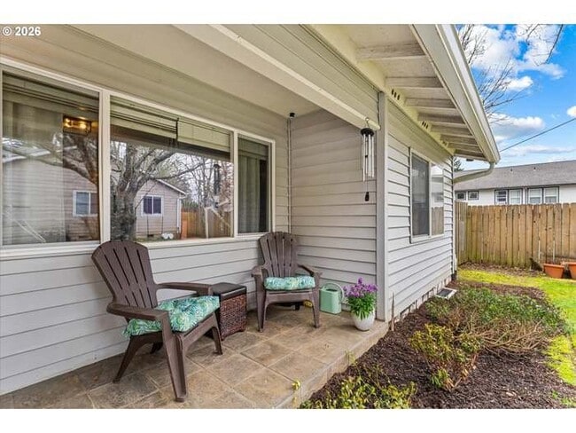 Photo - 12008 SE Bush St