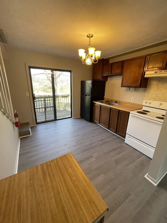 Photo - 914 Sparta Dr