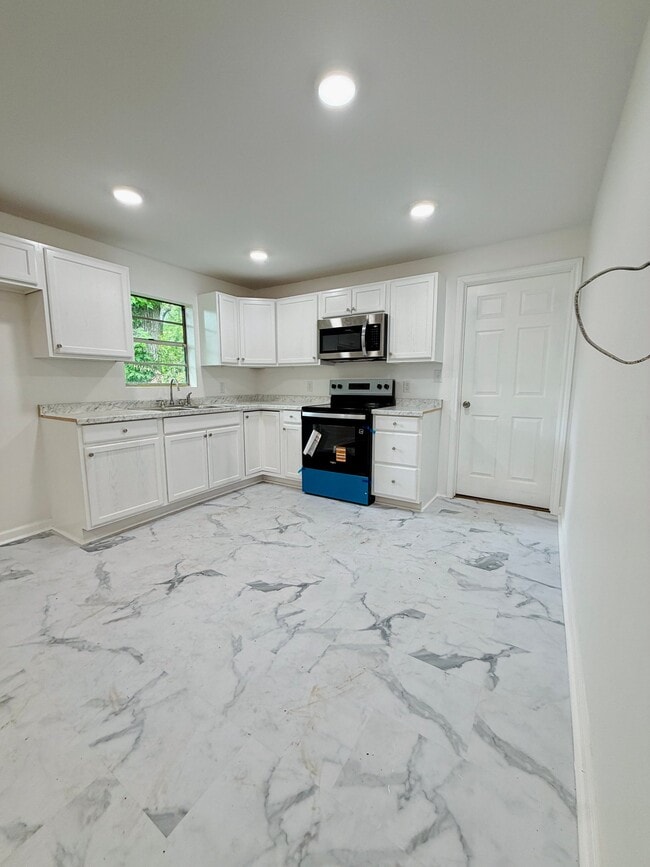 Photo - 1712 Plant St