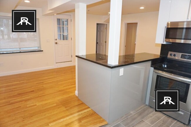 Building Photo - 3 bedroom in Brookline MA 02445 Unit 2 Rental