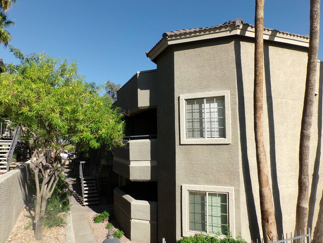 2b/2b, laundry, balcony - 1720 E Thunderbird Rd Condominio Unidad 2038