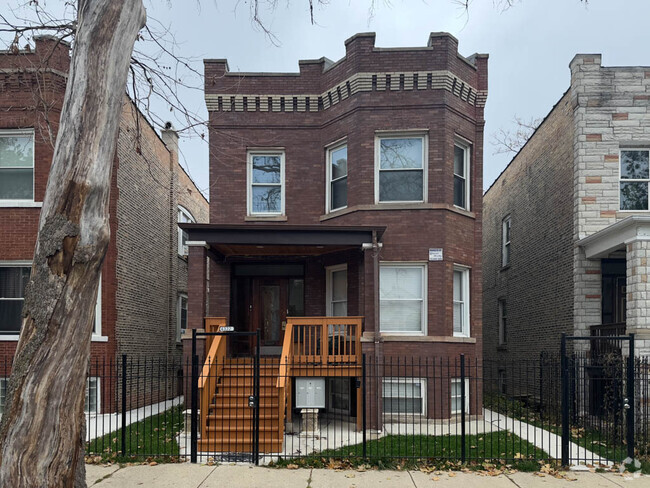 Building Photo - 4322 W Kamerling Ave Rental