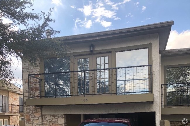 Building Photo - 1008 Clayton Nolen Dr Unit 105 Rental