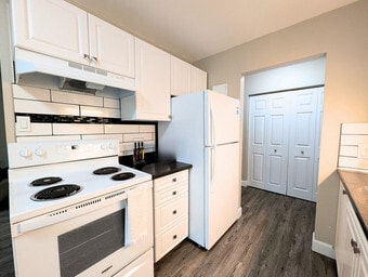 Building Photo - Hugo Place