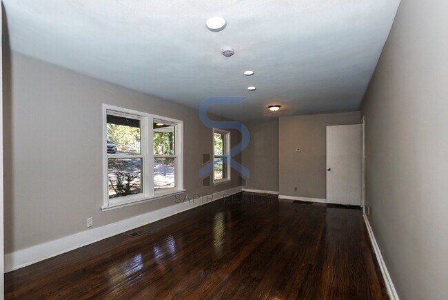 Photo - 5425 Skyview Dr SW