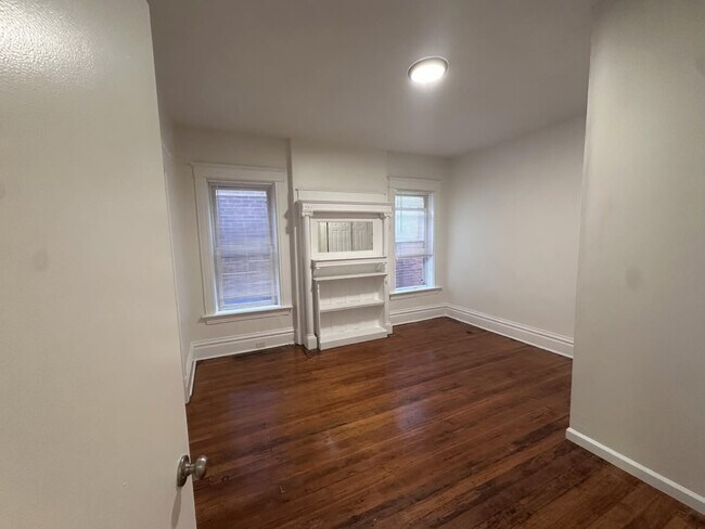 2906 Victor St Unit 2F