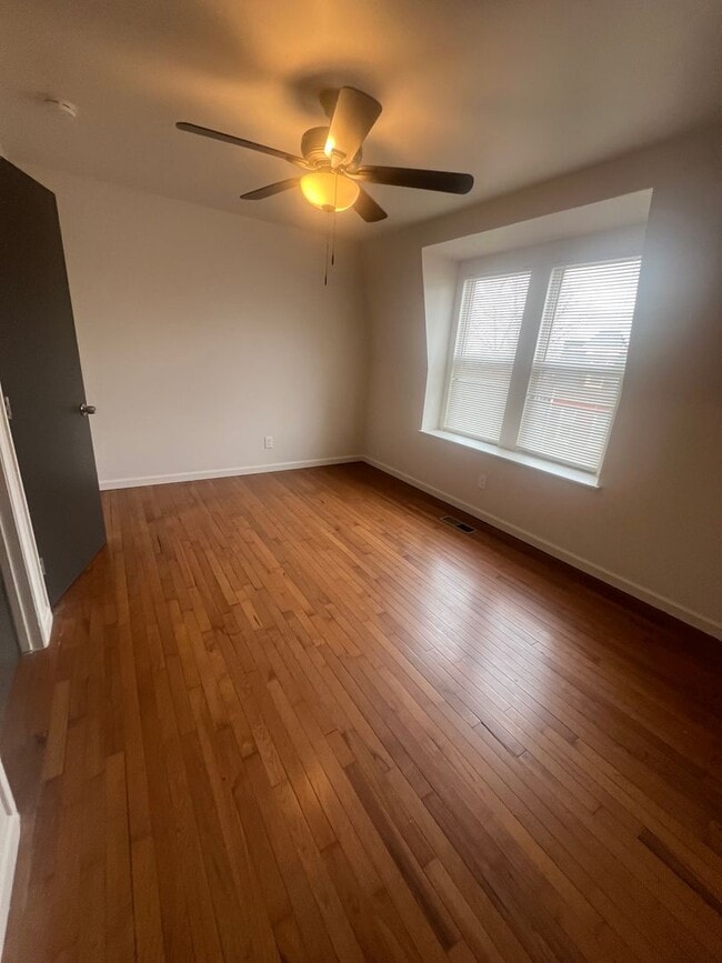 Photo - 3131-3133-3133 California Ave Unit 3133