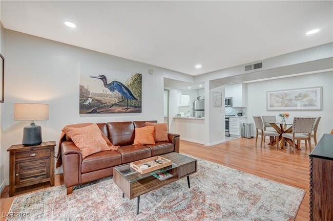 Building Photo - 950 Seven Hills Dr Unit 2312 Rental
