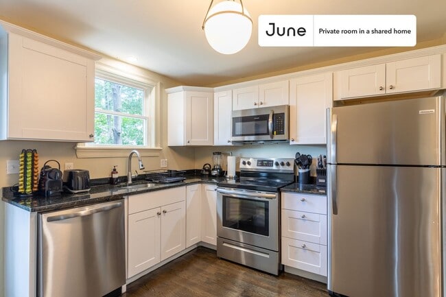 Photo - Room in Shared 6 bed/4 bath home Unit B