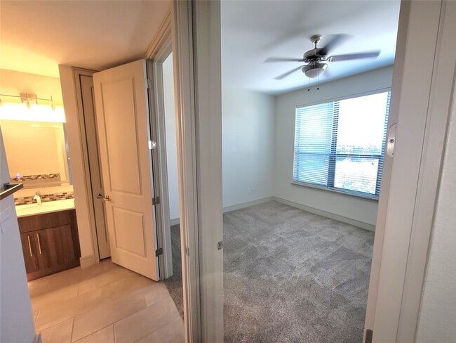 Photo - 1800 St Joseph Pkwy Unit 426