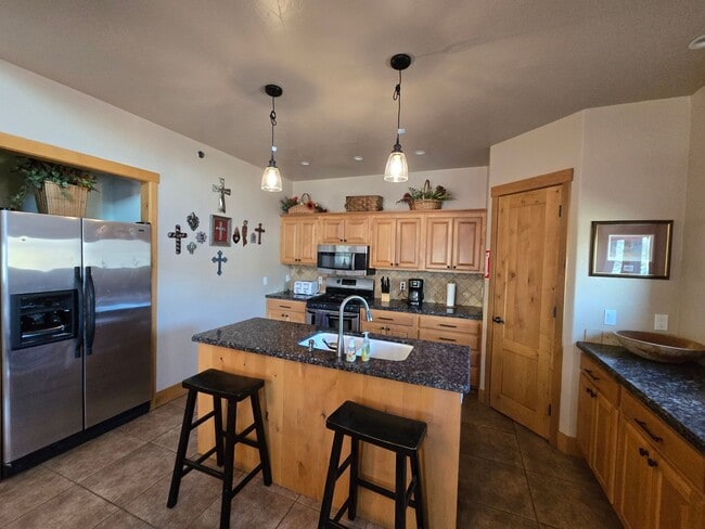 Photo - For Rent: Luxury Furnished Riverside Townh...