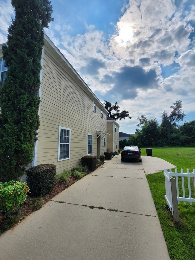 Photo - Close to Everything