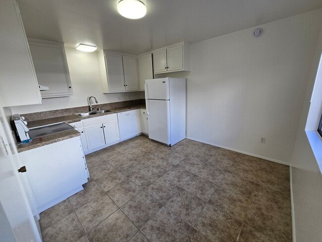 Photo - 3 bedroom, 2 bath home in the Balboa Towers Complex