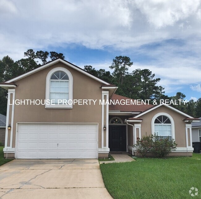 Building Photo - Beautiful and Spacious 5 Bed/2 Bath Home i...