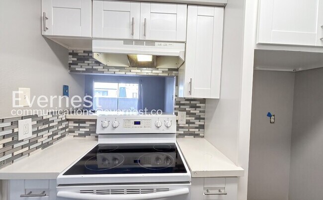 Photo - 2 Bed/2 Bath Condo with Modern Amenities / Available Now! Unit 35