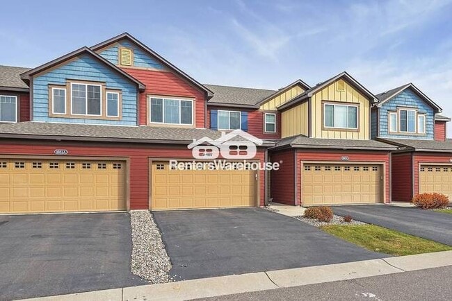 Building Photo - Executive Townhome in Stonemills Community...