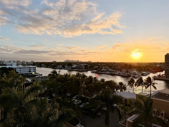 Building Photo - 3020 NE 32nd Ave Unit 612