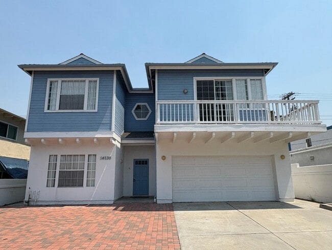 Building Photo - Beach close 4 bedroom, three bath townhous... Rental