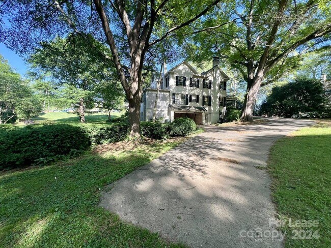 Photo - 701 S New Hope Rd