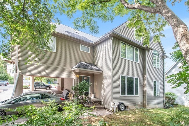 Photo - 316 Beakes St