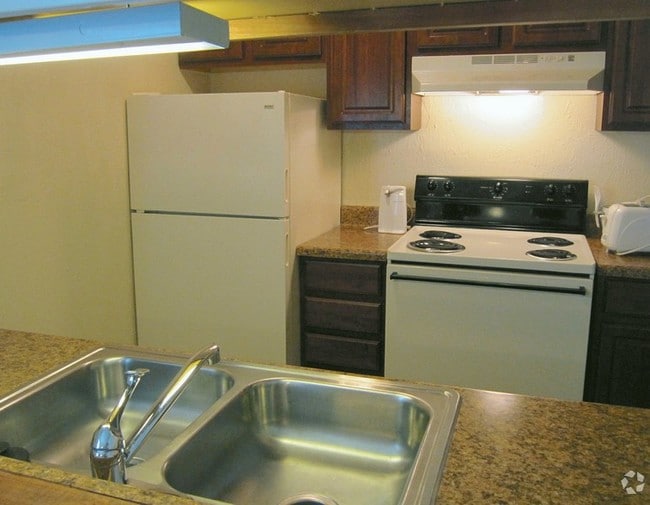 Whispering Oaks Apartments