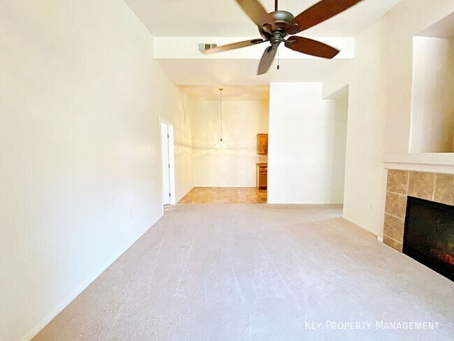 Photo - 3481 Desert Cliff St Unidad #203