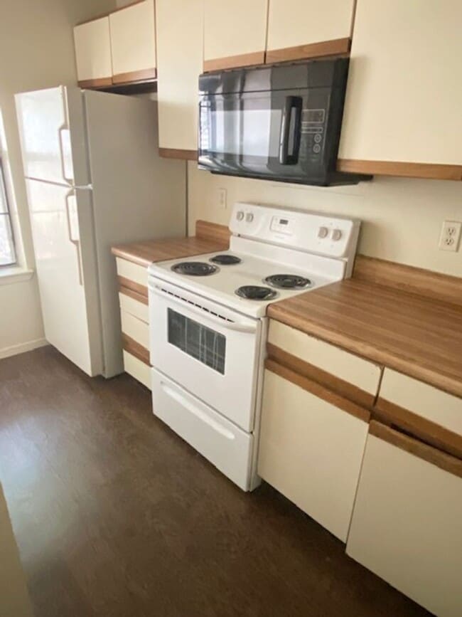 Photo - 2 BEDROOM CONDO BY UNT