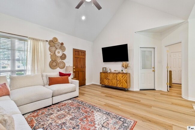 113 Arbor Cove Cir