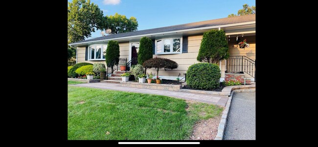 Photo - 4 N Alice Ct House