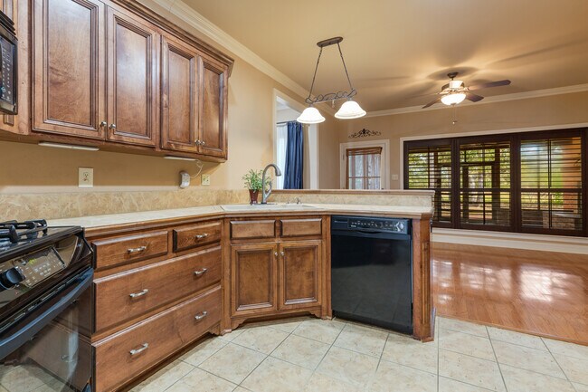 Photo - 106 Sandhurst Dr