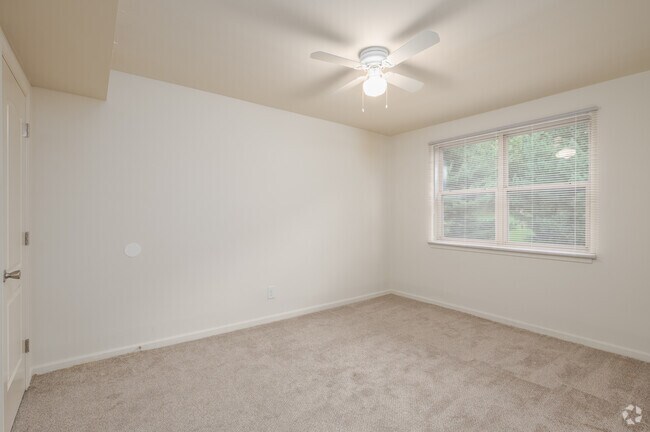 2BR, 1BA - 849SF