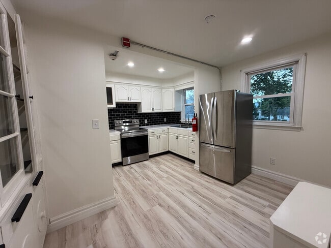 Building Photo - 98 Summit St Unit 2 Rental