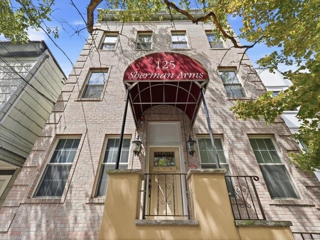 Building Photo - 125 Sherman Ave Unit 3L