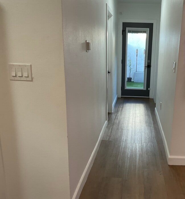 Photo - 1227 E 7th St