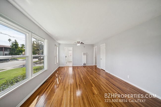 Building Photo - 5329 Vantage Ave Unit 1