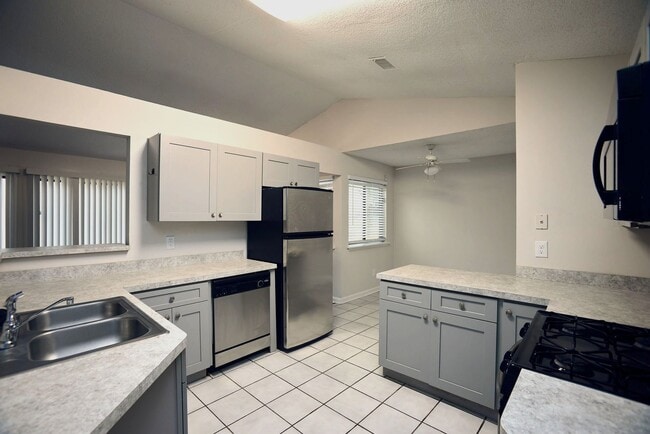 Building Photo - Stylish 3-Bedroom Home with Bonus Space an...