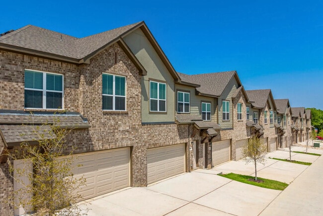 Building Exterior - Stone Lake Townhomes
