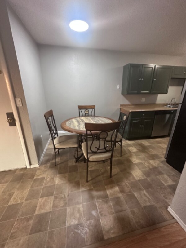 Photo - 635 10th Ave