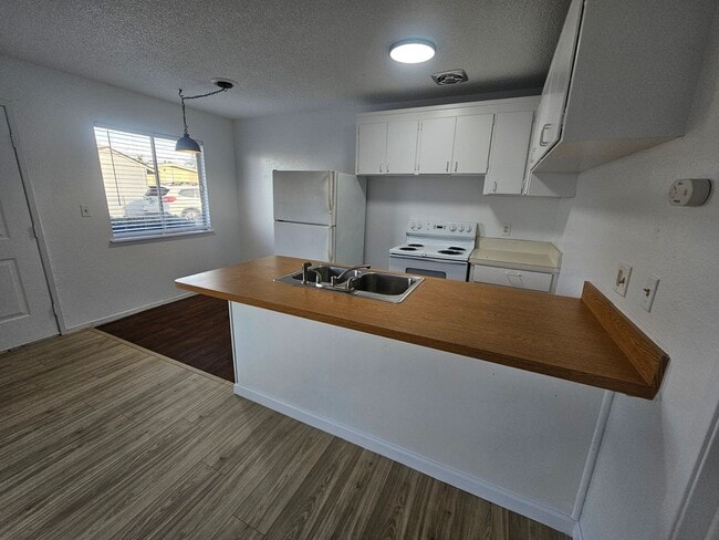 Photo - 1 Bedroom 1 Bath Triplex Unit in Los Molinos! Unit #2