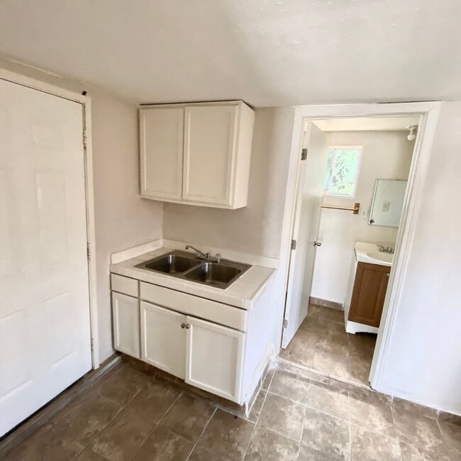 Building Photo - Well-kept apartment 1 bed/1 bath in McFarland - AVAILABLE NOW!!! Click to schedule a tour
