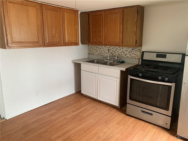 Photo - 4 W 5th St N