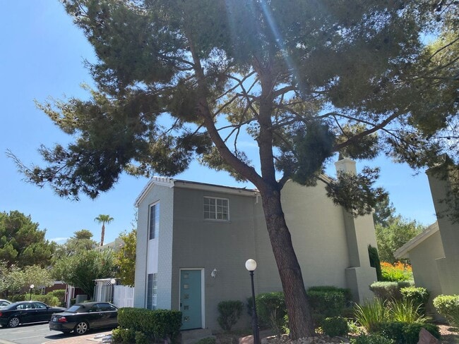 Photo - Las Vegas Country Club. Modernized and Upg...