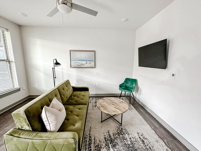 Photo - 111 E 4th St Unidad ID1036781P