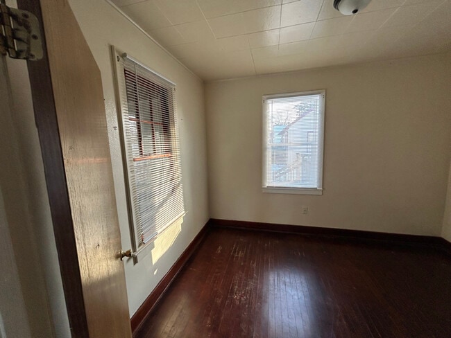 Photo - 1897 E Newberry St