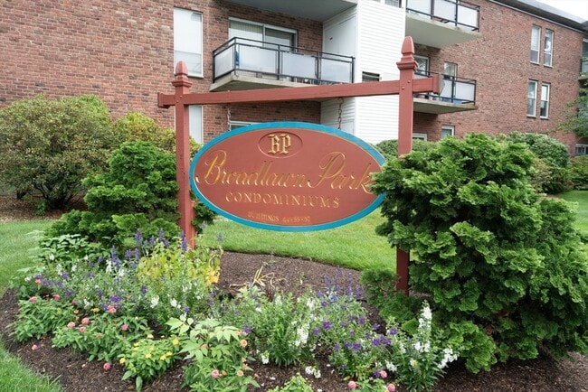 Building Photo - 44 Broadlawn Park Unit 20